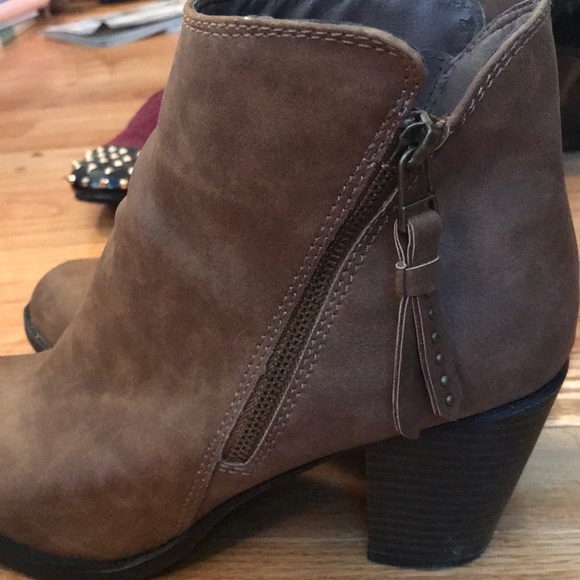 Boots - Picture 3 of 4